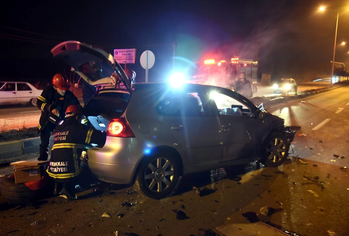 Kırıkkale\'de polis aracı ile otomobil çarpıştı: 2\'si polis 3 yaralı