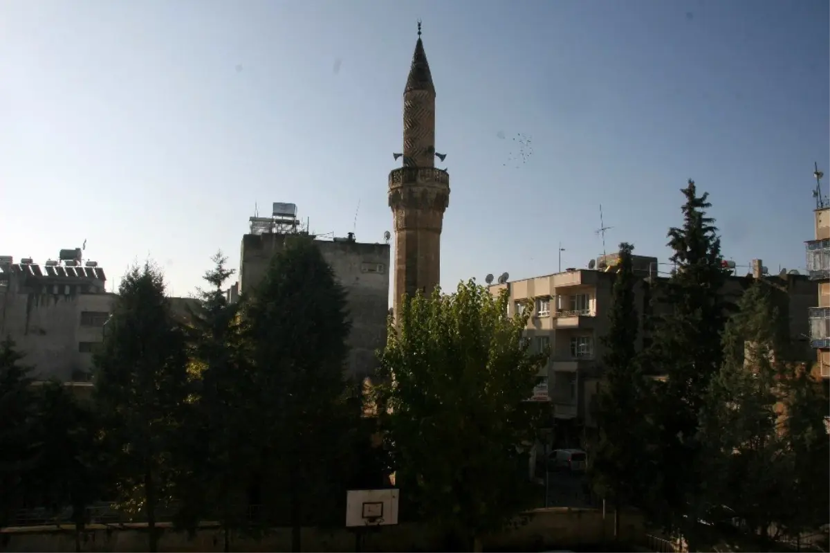 Kilis\'in \'Öksüz minaresi\' camiye kavuşuyor