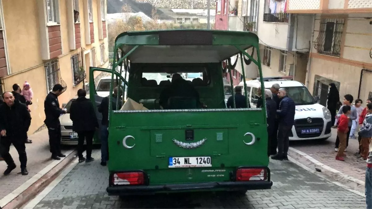 İki gündür kendisinden haber alınamayan vatandaş, apartman boşluğunda ölü bulundu