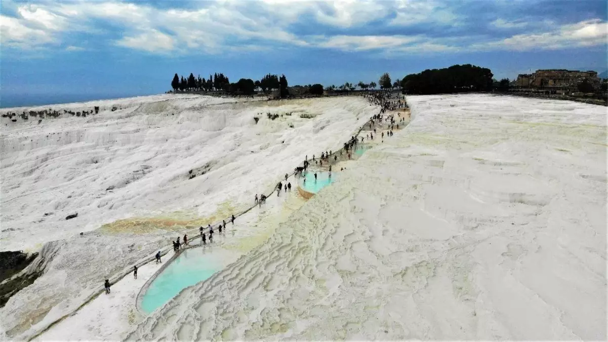 Pamukkale\'de yılbaşı doluluk oranları yüzde 90\'lara yaklaştı