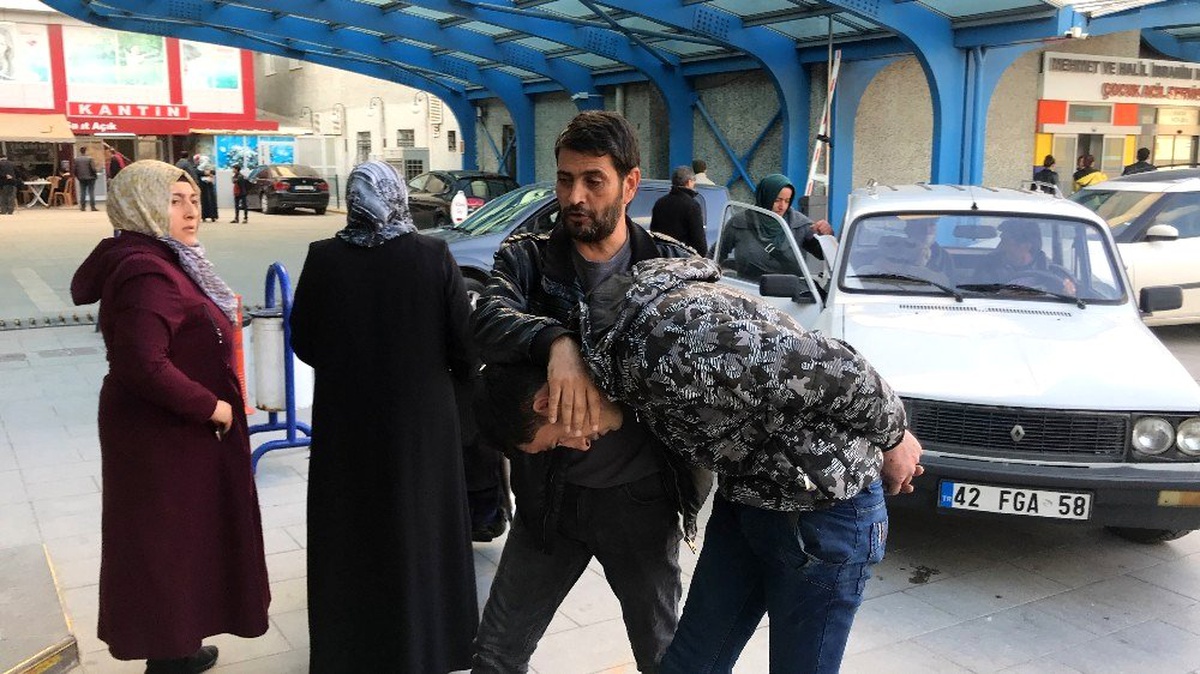 Polis aracına çarpıp kaçan hırsızlık şüphelisi evine gidince yakalandı