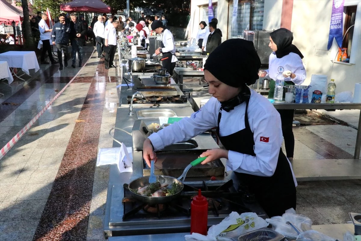 Safranbolu\'da öğrenciler en güzel yöresel yemeği yapmak için yarıştı