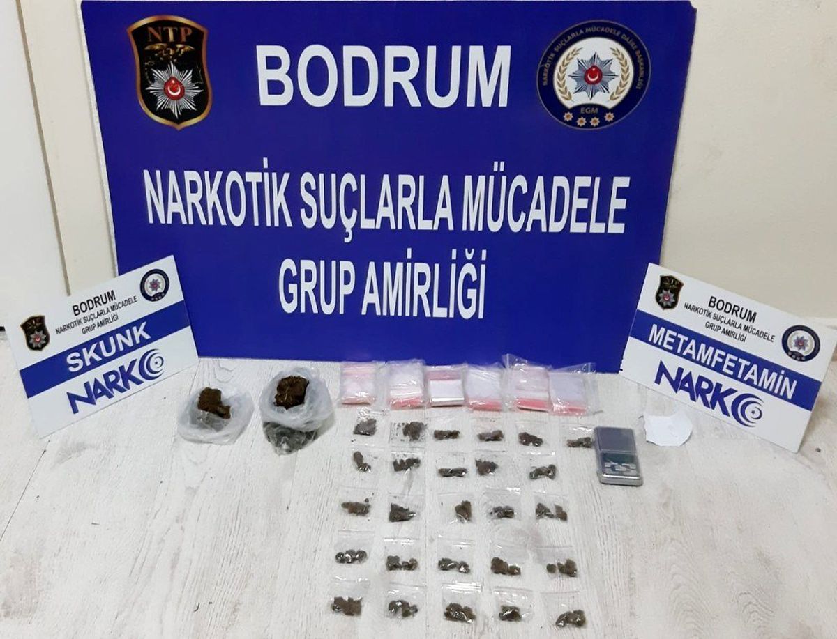 Satmaya çalıştığı uyuşturucuyla birlikte yakalandı