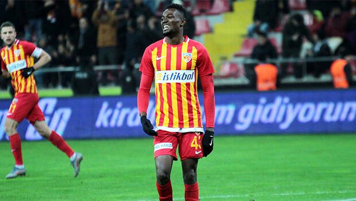 Beşiktaş ve Fenerbahçe\'nin istediği Bernard Mensah\'tan kötü haber