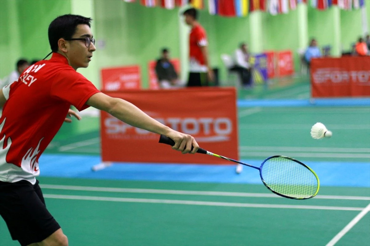 Uluslararası Gençler Badminton Turnuvası başladı