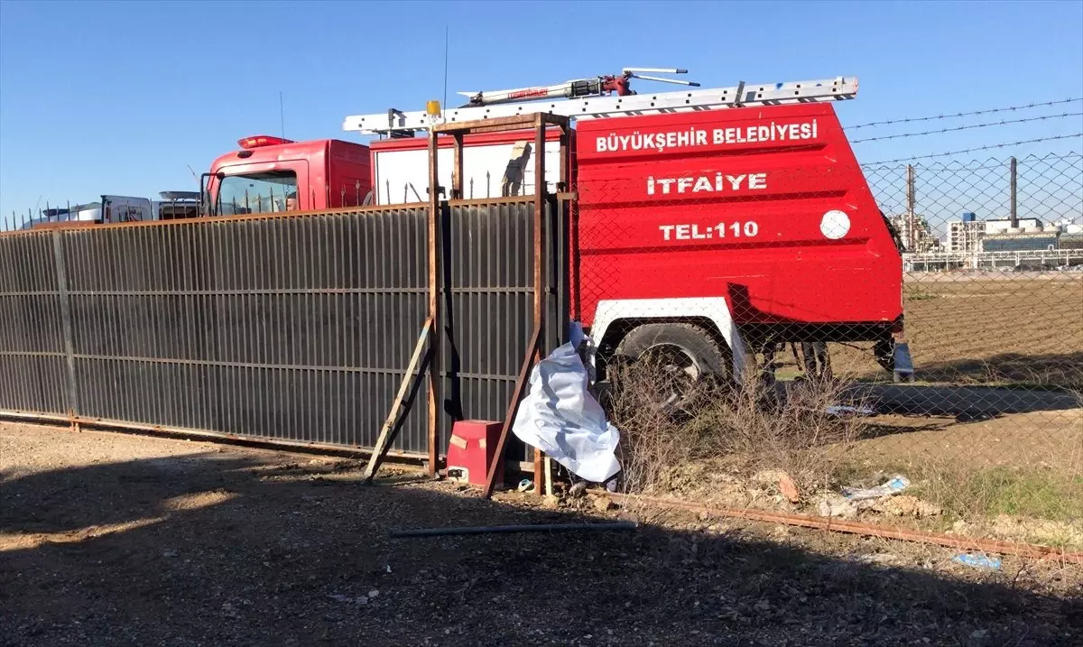 Adana\'da otomatik kapıya sıkışan 5 yaşındaki Suriyeli çocuk öldü