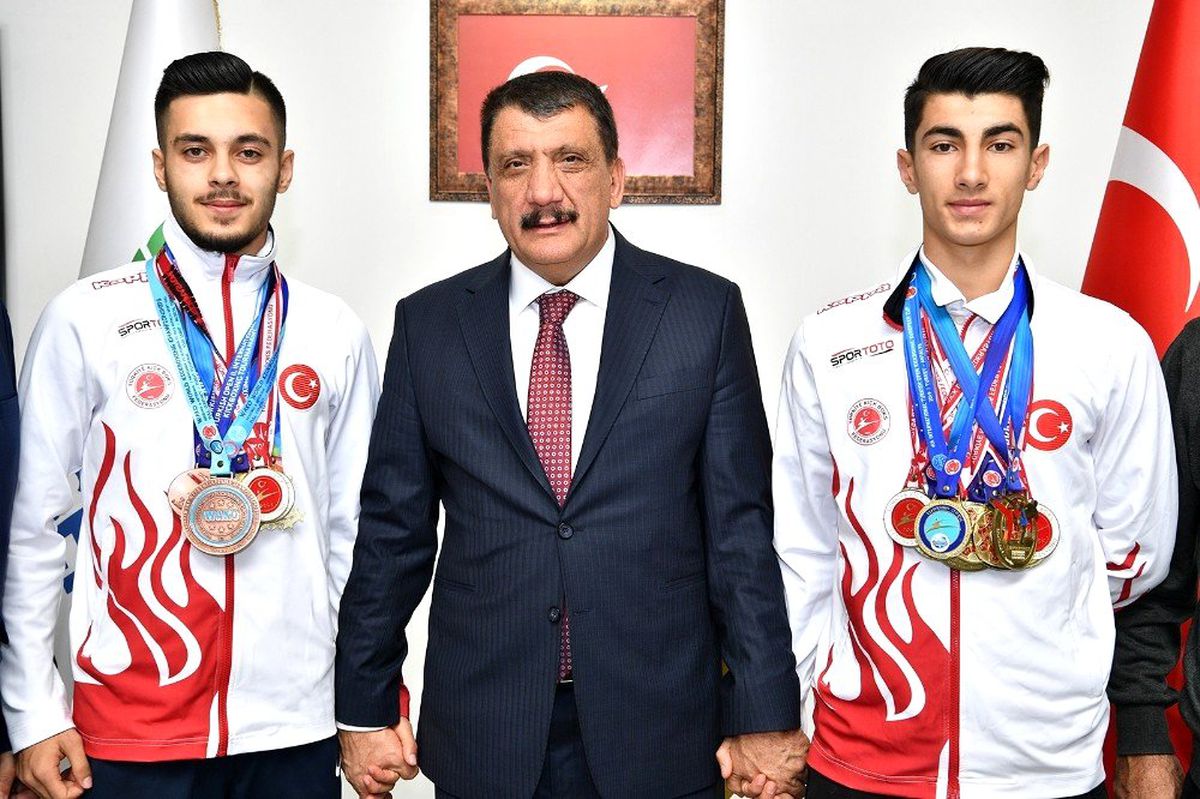 Başkan Gürkan, dünya üçüncüsü olan milli sporcuyu tebrik etti