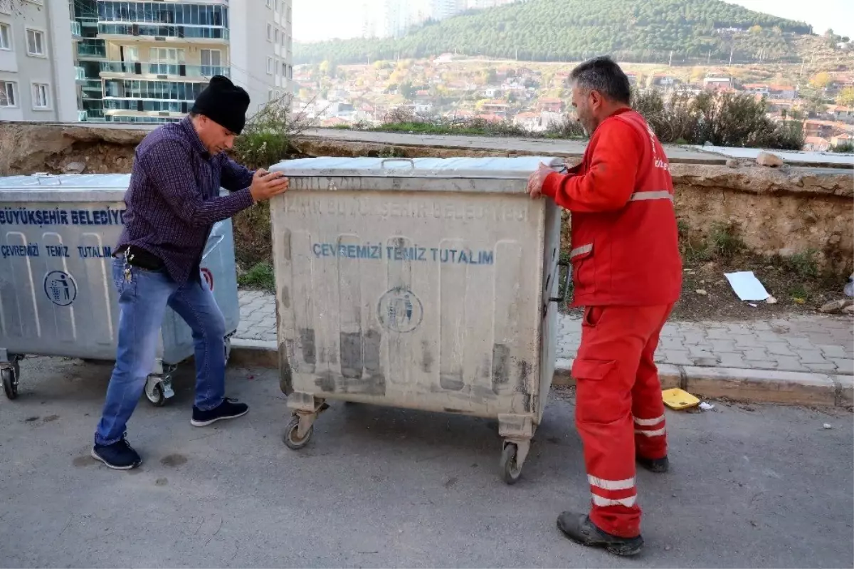 Bayraklı sokaklarına yeni çöp konteynerleri