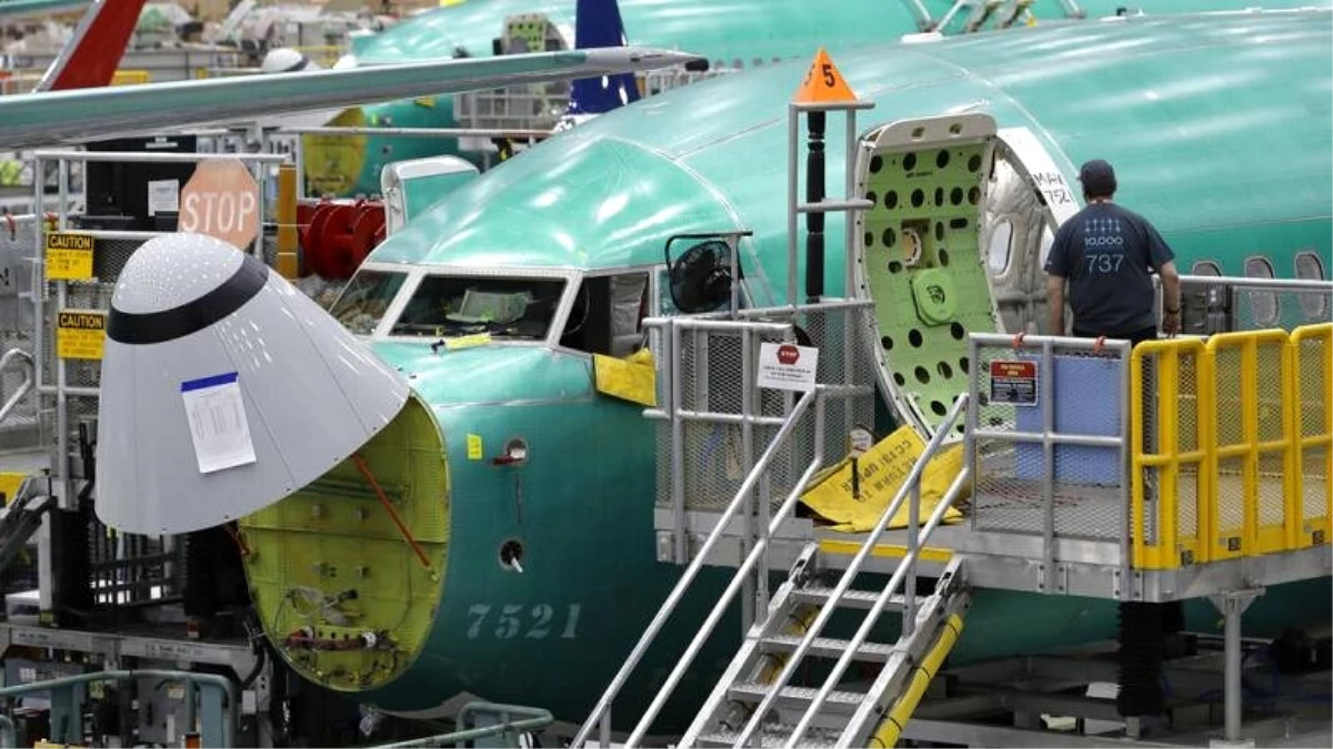 Boeing adı kazalarla anılan 737 tipi uçakların üretimini 20 yıl sonra ilk kez durduruyor