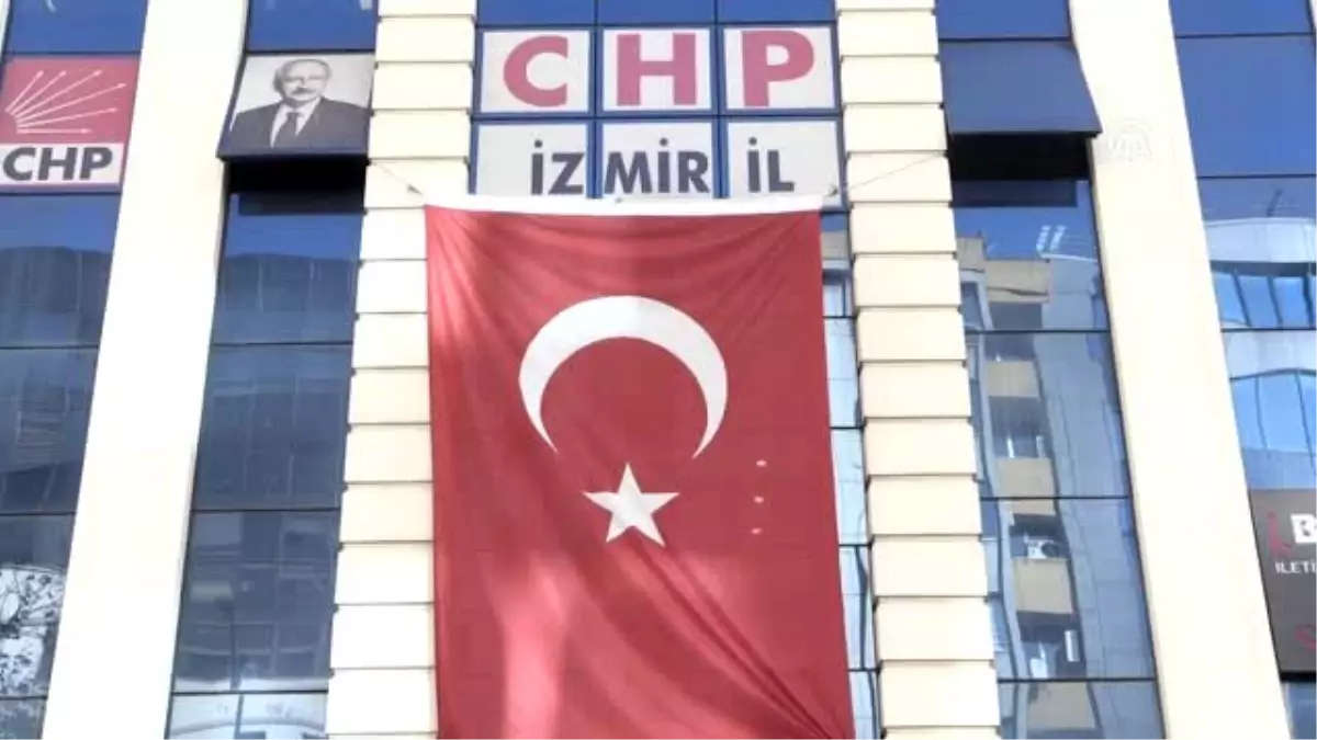 CHP\'den FETÖ suçlamasıyla tutuklanan Urla Belediye Başkanı Oğuz\'a destek