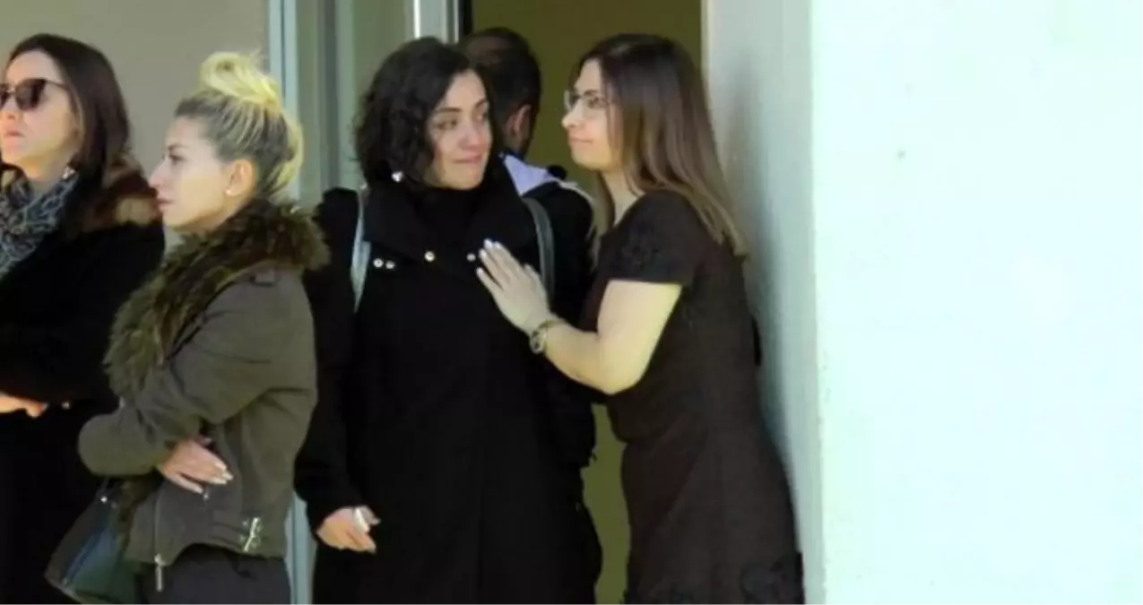 Doğa Kolejlerinde aylardır maaş alamayan öğretmenler birbirlerine sarılıp ağladı
