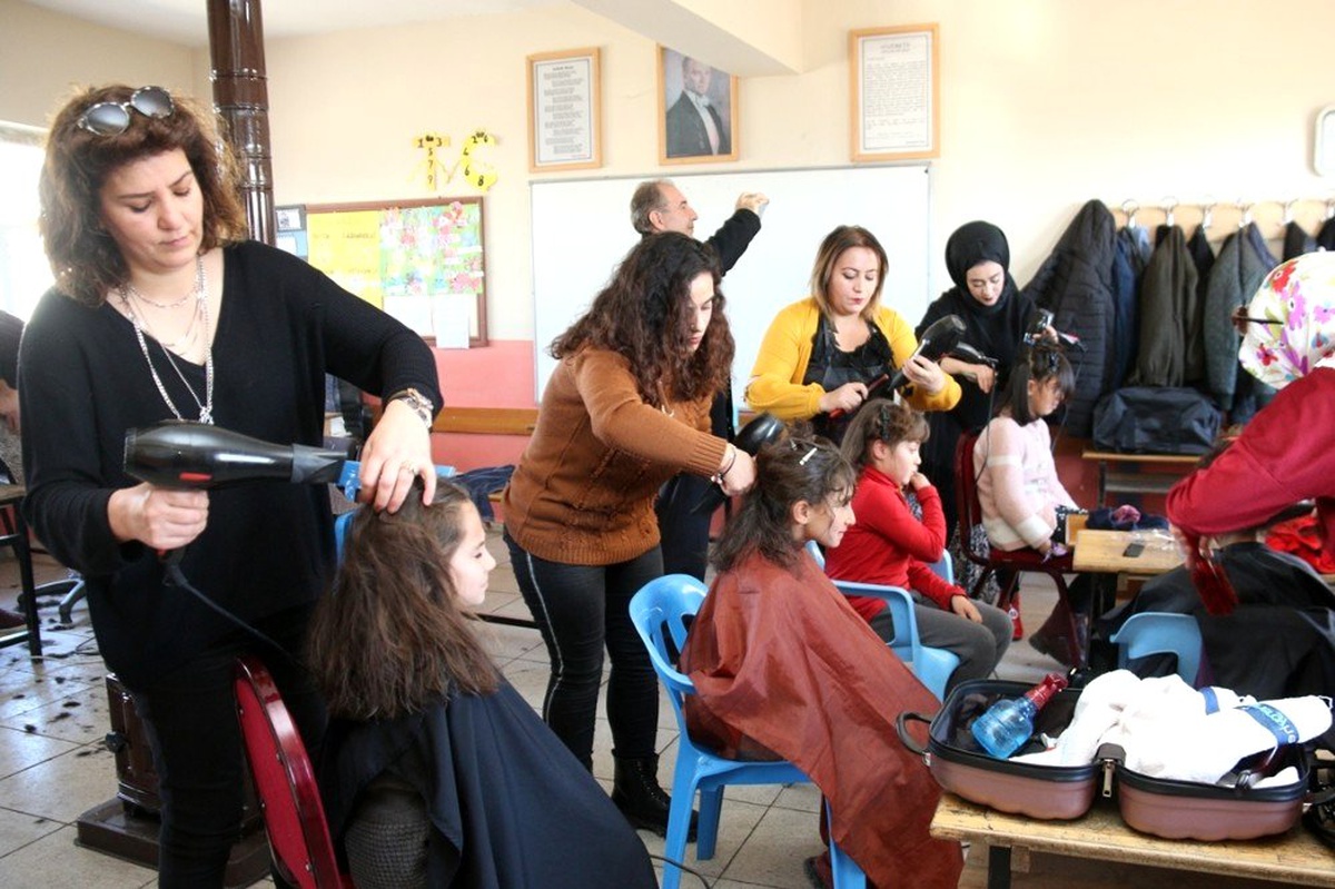 Edremit Belediyesinden saç kesim hizmeti