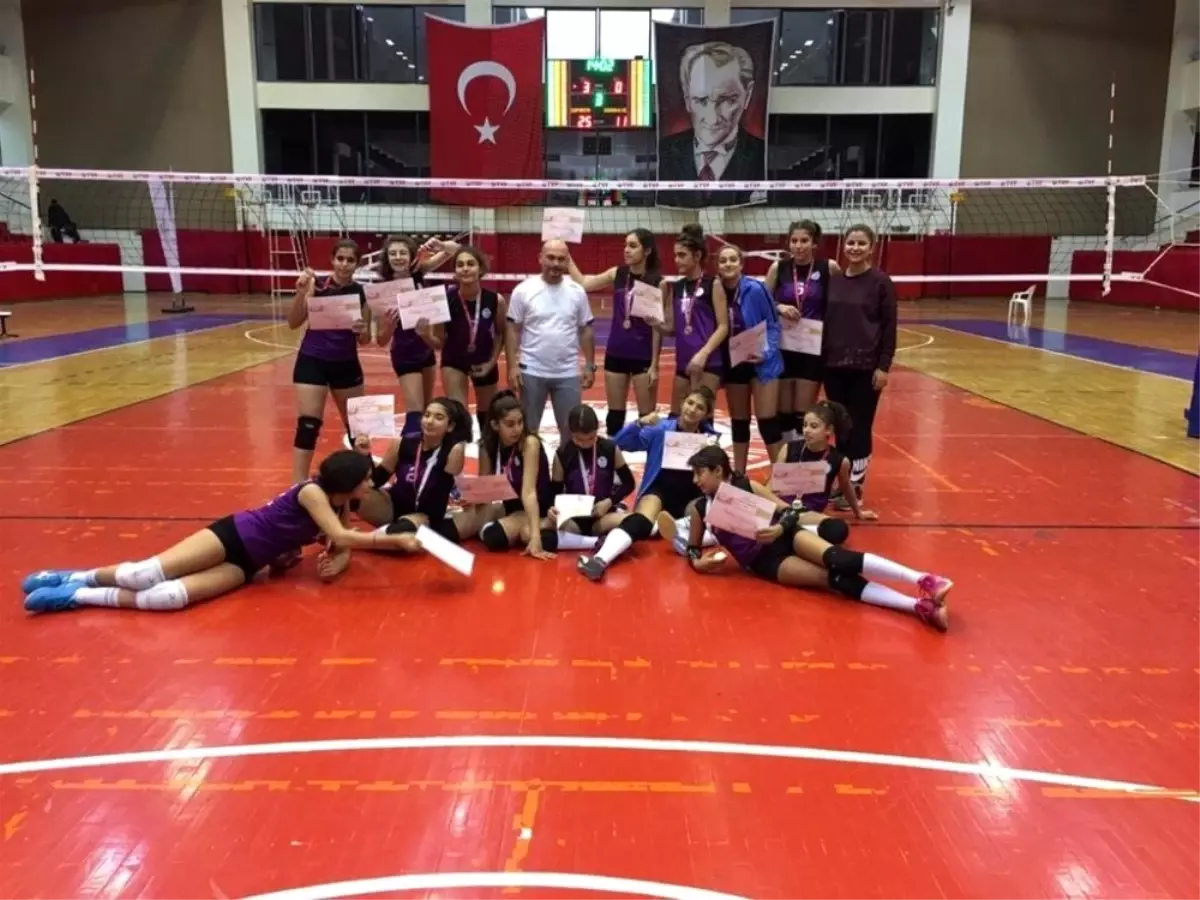 Isparta\'daki Voleybol Ana Lig Grup Müsabakalarında çeyrek final vizesini alan iller belli oldu