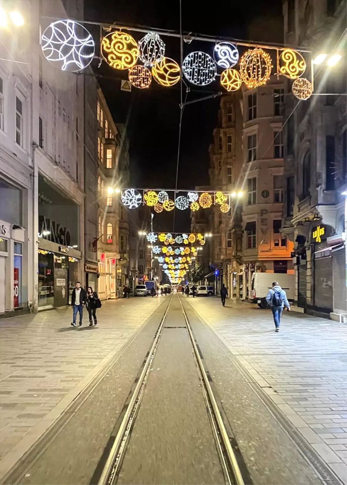 İstiklal Caddesi yeni yıla hazırlanıyor