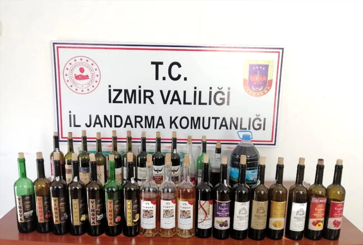 İzmir\'de bir iş yerinde şişelenmiş el yapımı kaçak içki ele geçirildi