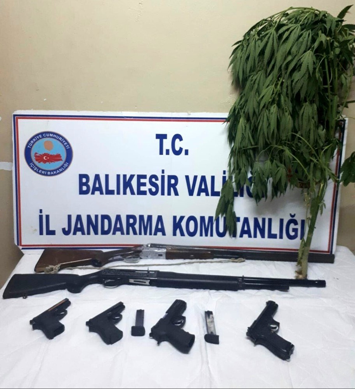 Jandarmadan rekor, 15 günde 472 aranan şahsı yakaladı