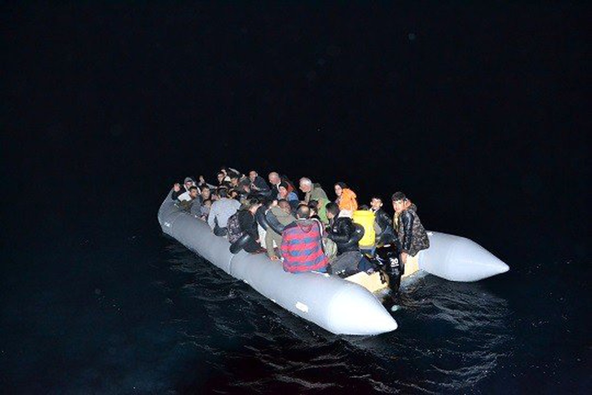 Kuşadası\'nda 47 düzensiz göçmen yakalandı