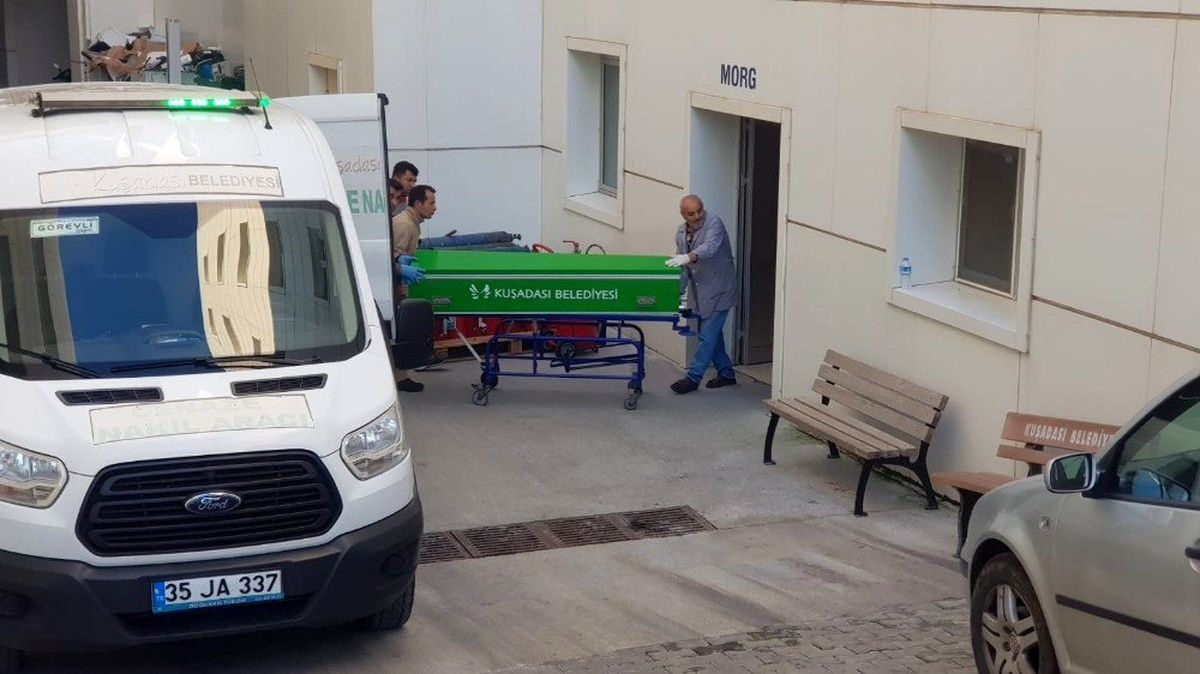 Kuşadası\'nda trafik kazası; 2 ölü, 1 yaralı