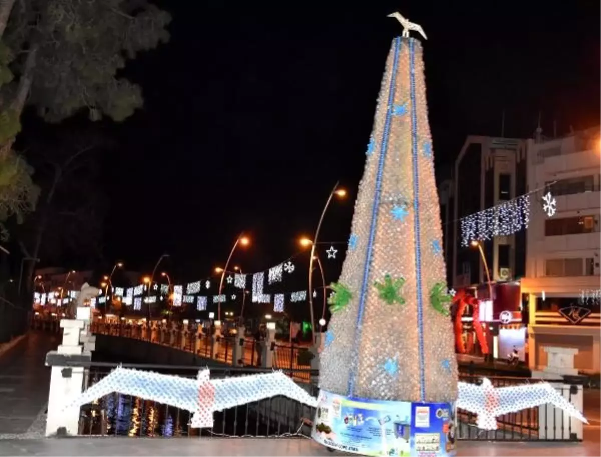 Marmaris, yılbaşı için gelin gibi süslendi