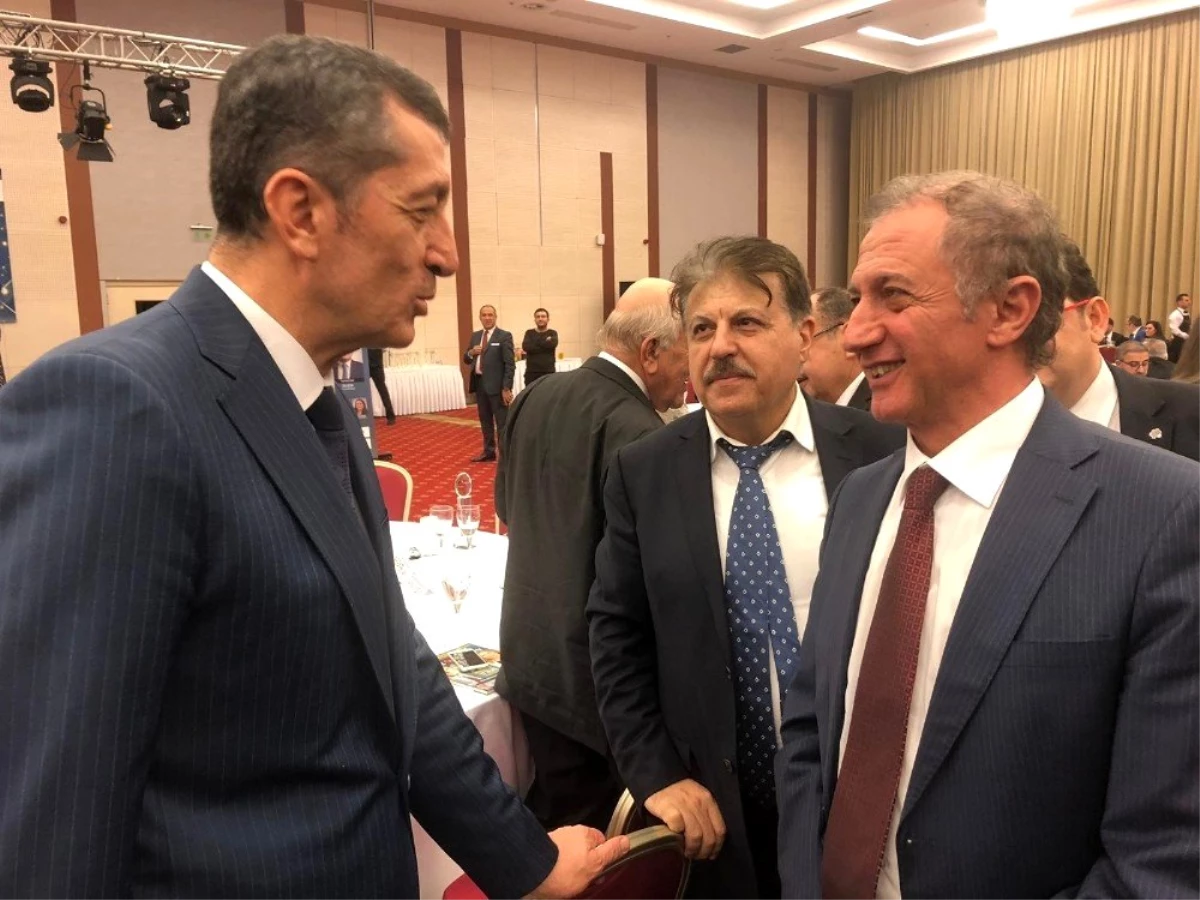 "Milli Eğitim Bakanı Ziya Selçuk \'Yılın Devlet Adamı\' seçildi"