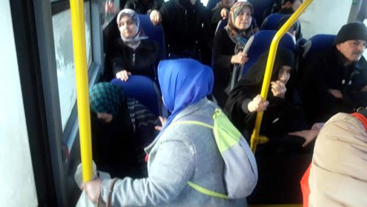 Minibüs şoförü, fenalaşan KOAH hastasını hastaneye yetiştirdi