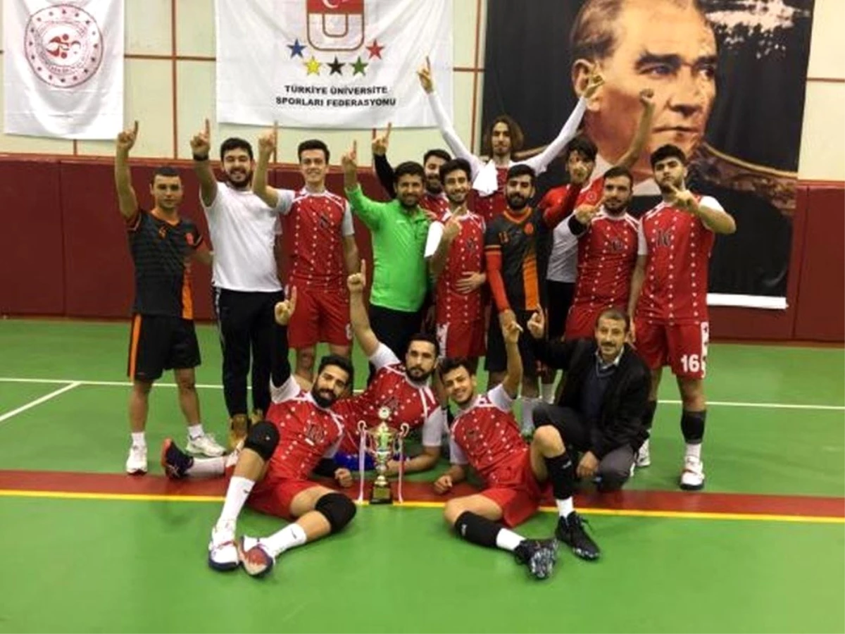 NEVÜ Erkek voleybol takımı 1.Lige yükseldi