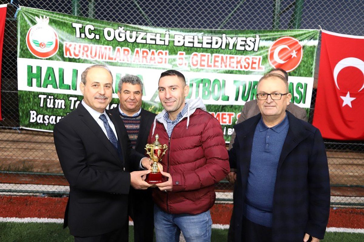 Oğuzeli\'nde geleneksel halı saha turnuvası sona erdi