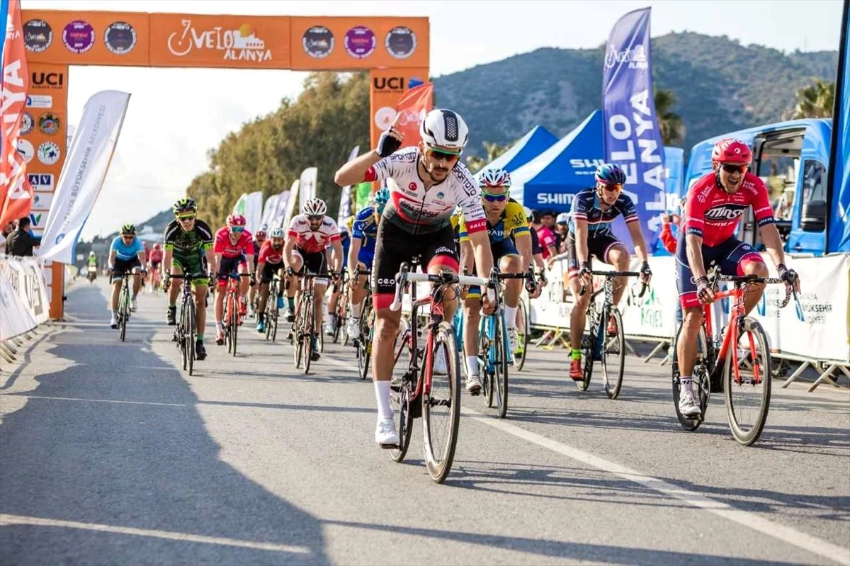 Salcano Sakarya Büyükşehir Bisiklet Takımı başarı için pedal çevirecek