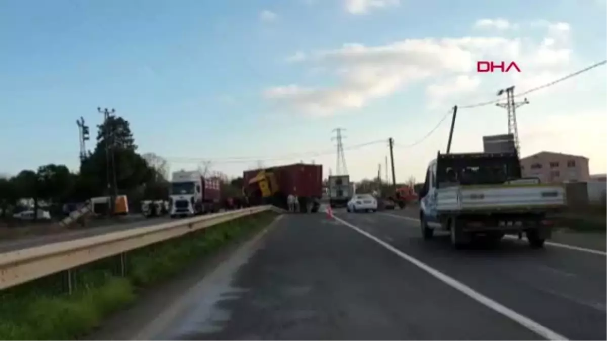 Tekirdağ tır\'la çarpışan traktör, parçalara ayrıldı: 1 yaralı