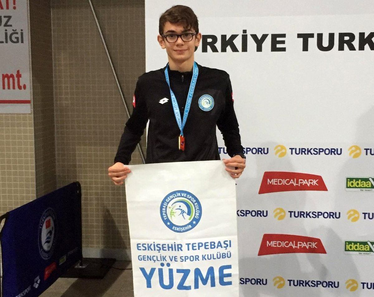 Tepebaşı\'nın yüzücüleri derecelerle döndü