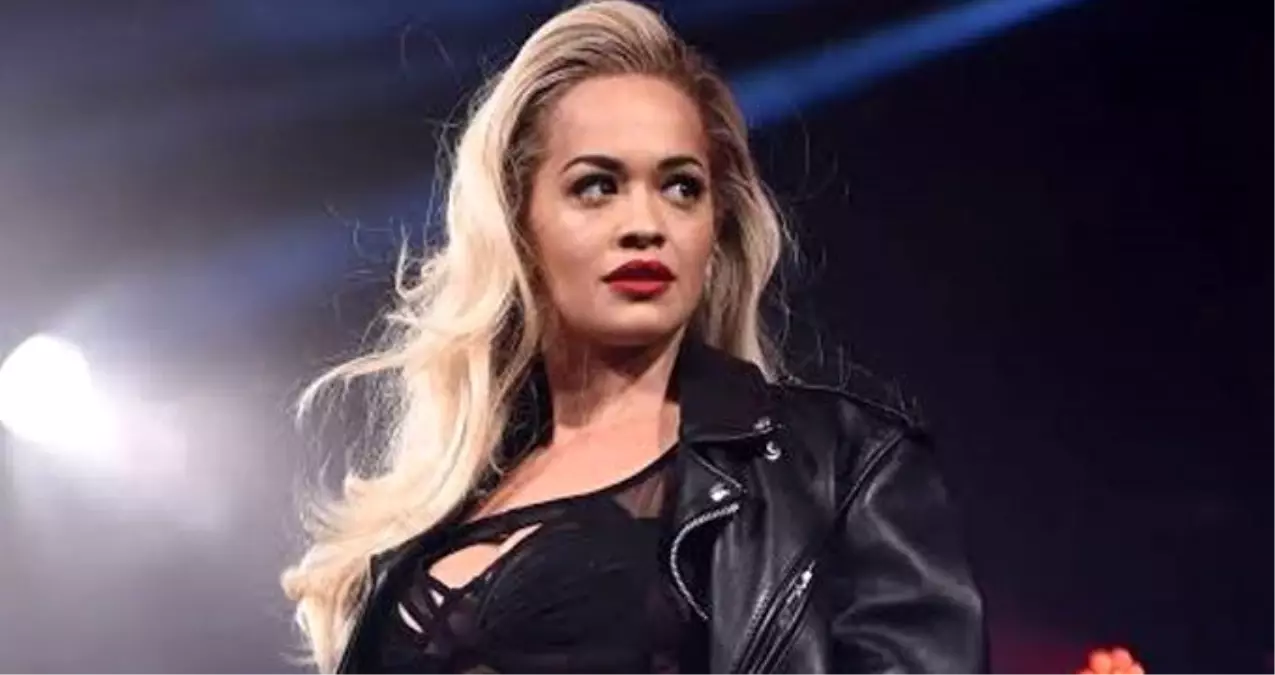 Ünlü İngiliz şarkıcı Rita Ora\'nın iç çamaşırlı pozu binlerce beğeni aldı