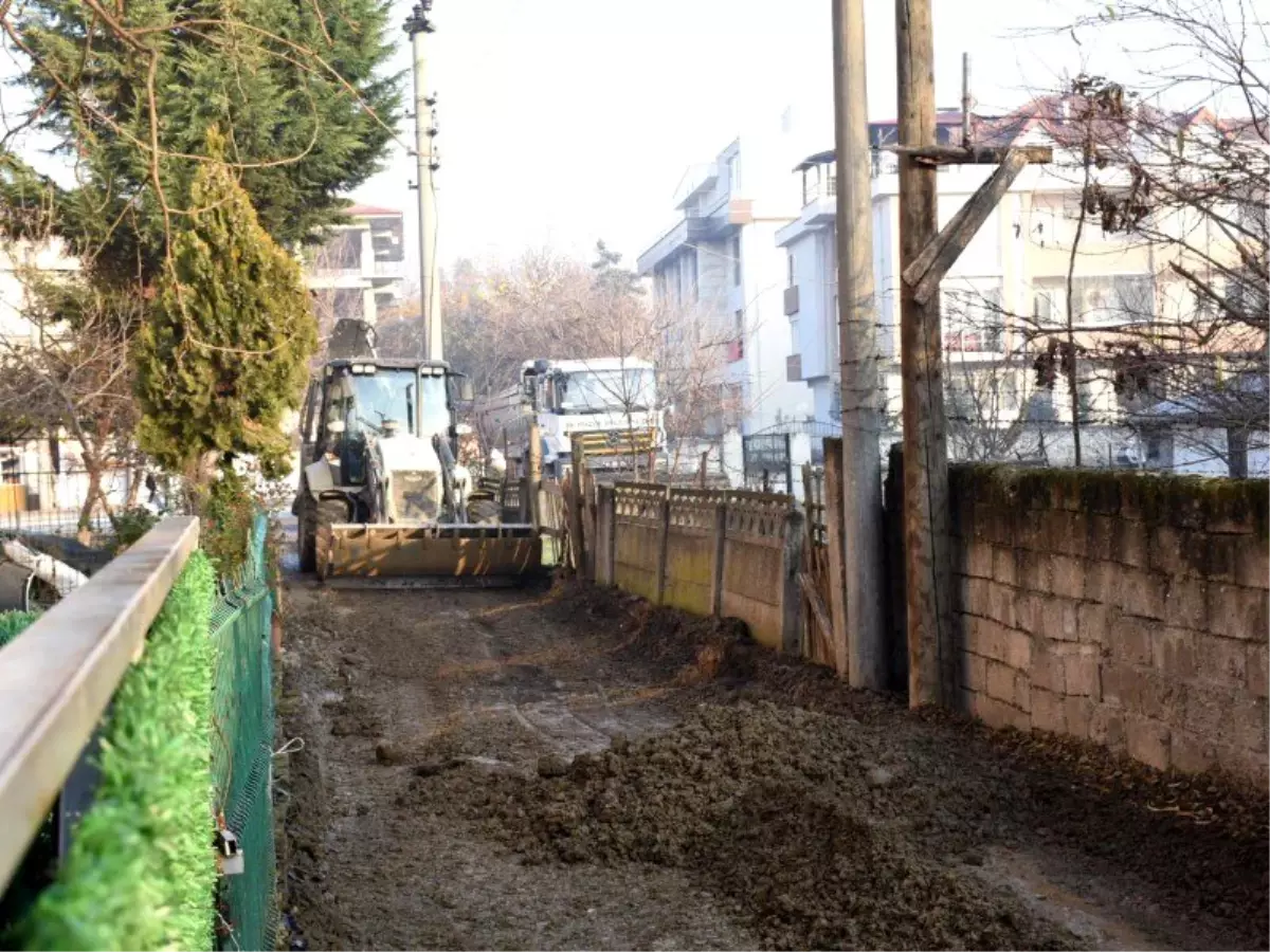 Yeni sokaklarda düzenleme devam ediyor