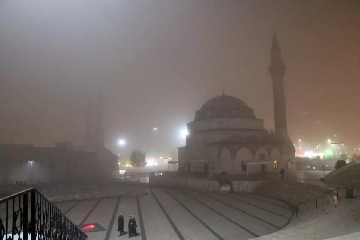 Yoğun sis kartpostallık görüntüler oluşturdu