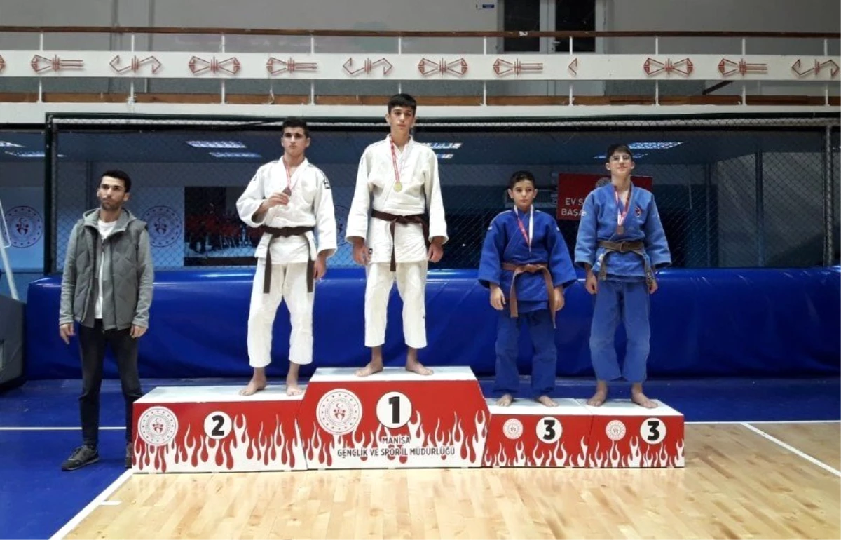 Yunusemreli judocular madalyaları topladı