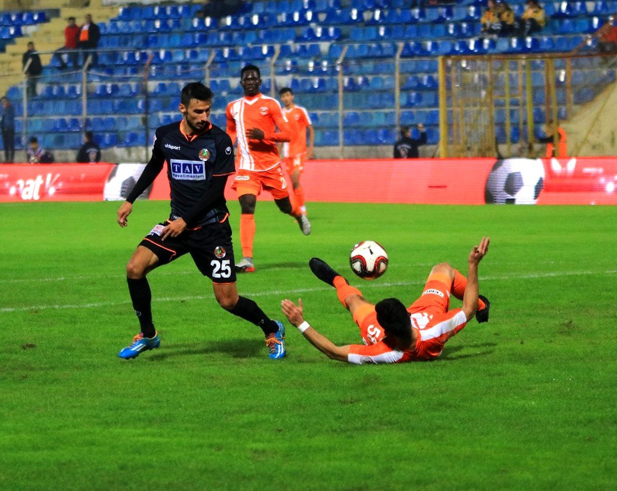 Ziraat Türkiye Kupası: Adanaspor: 0 - Aytemiz Alanyaspor: 4 (İlk yarı)
