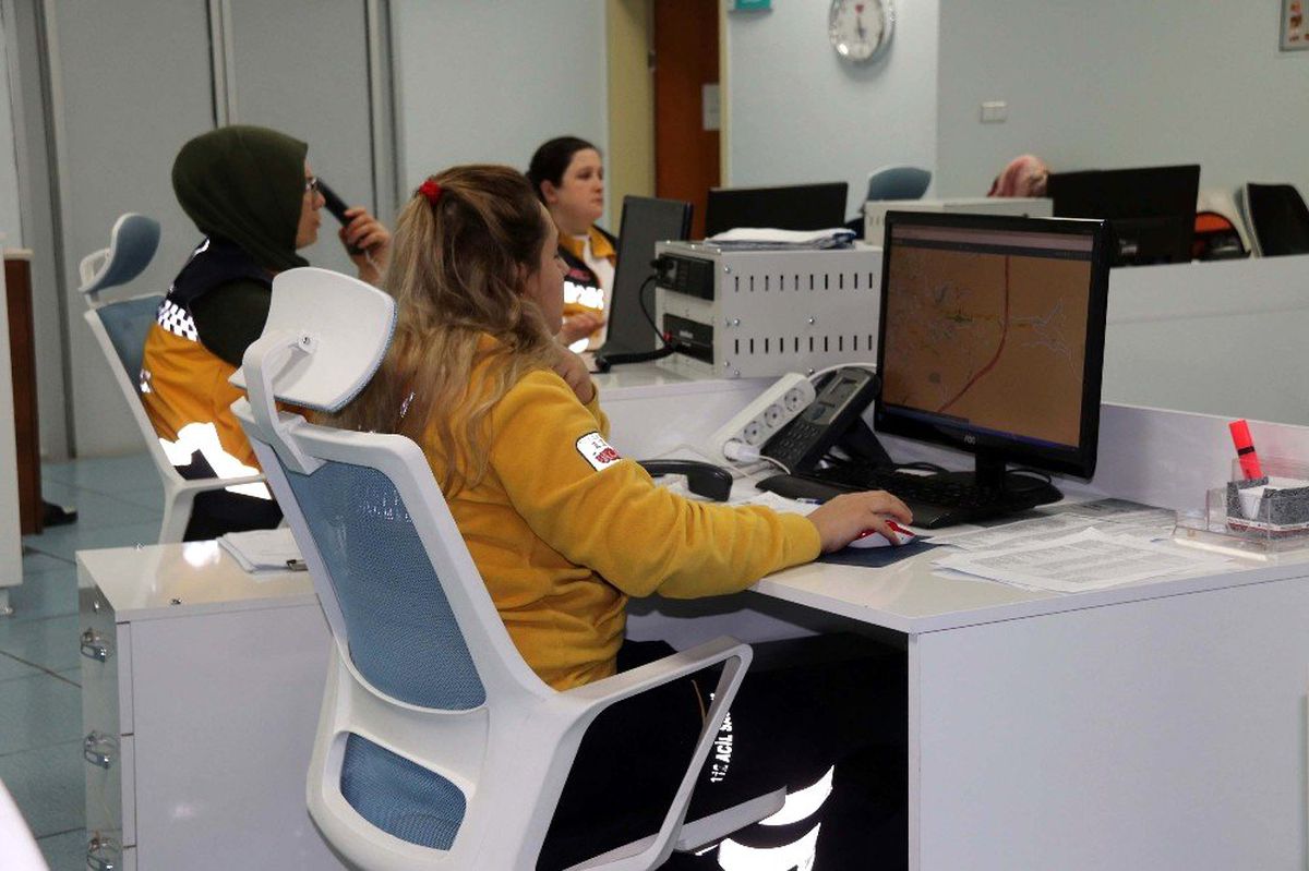 112 Acil Servisine pes dedirten ihbar telefonları