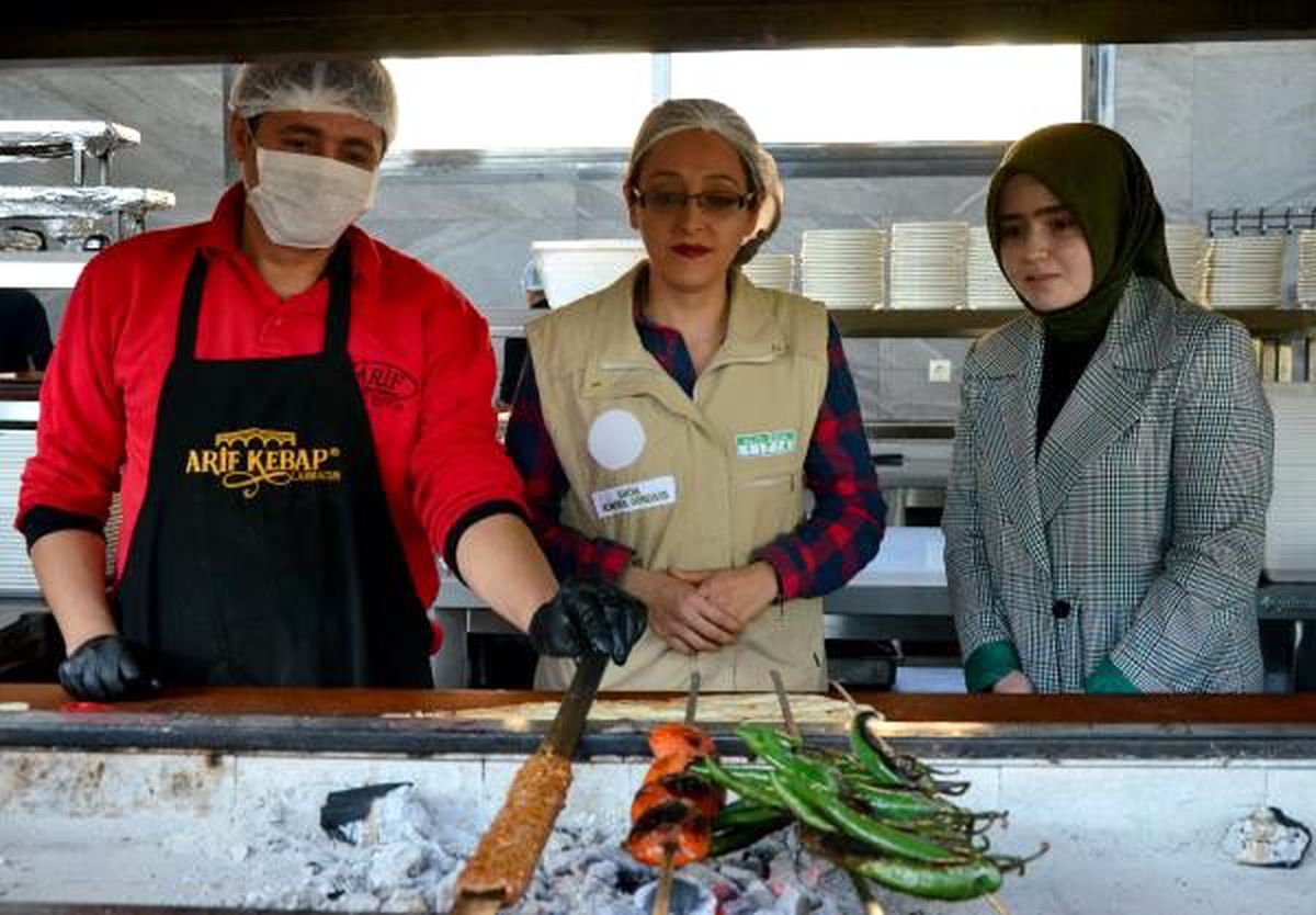 Adana\'da kebapçılara gıda denetimi sürüyor