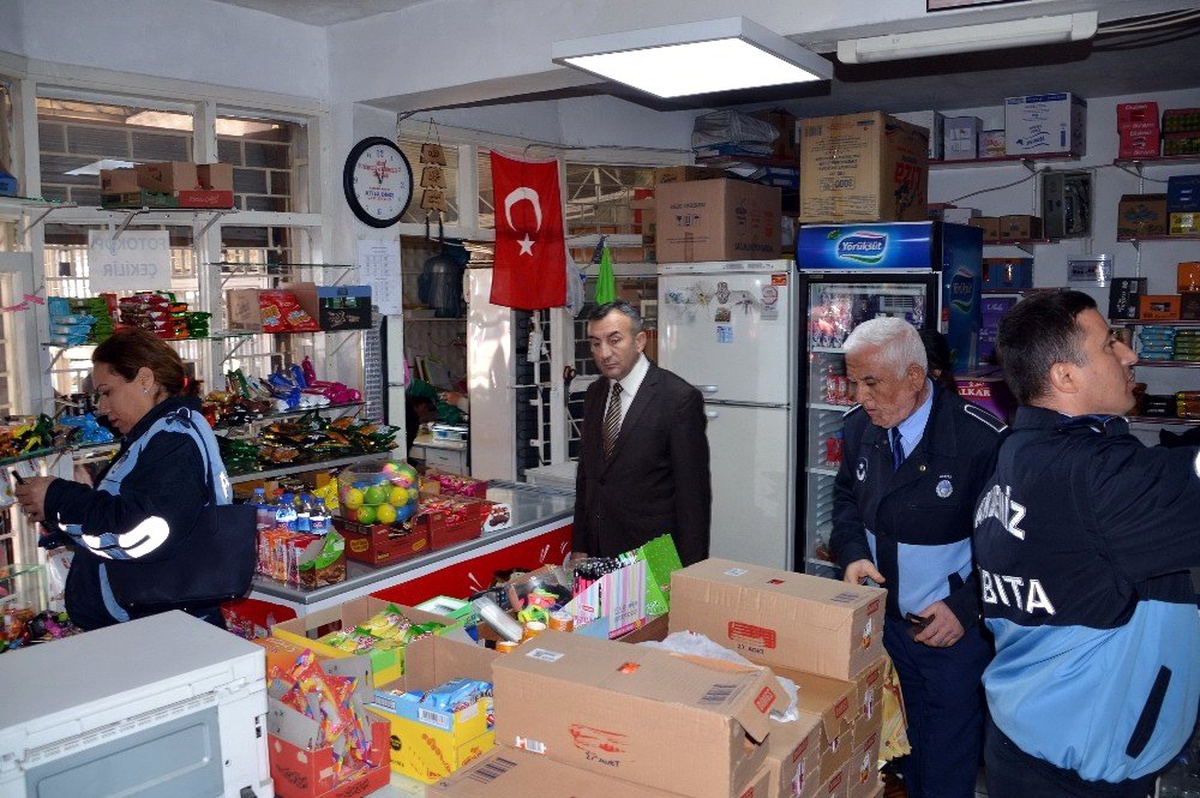 Akdeniz Zabıtasından kantinlerde \'şırınga çikolata\' denetimi