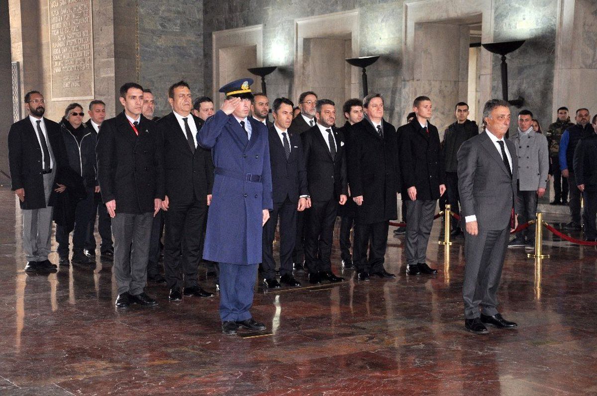 Beşiktaş Başkanı Çebi ve yönetimi Anıtkabir\'i ziyaret etti