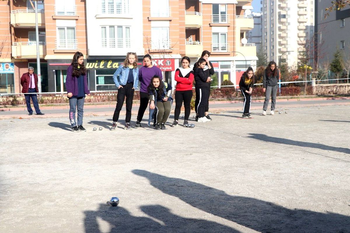 Bocce\'de kupalar sahiplerini bulmaya devam ediyor