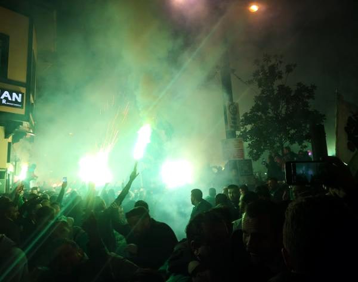 Bursaspor taraftarı, şehrin takıma sahip çıkması adına yürüdü