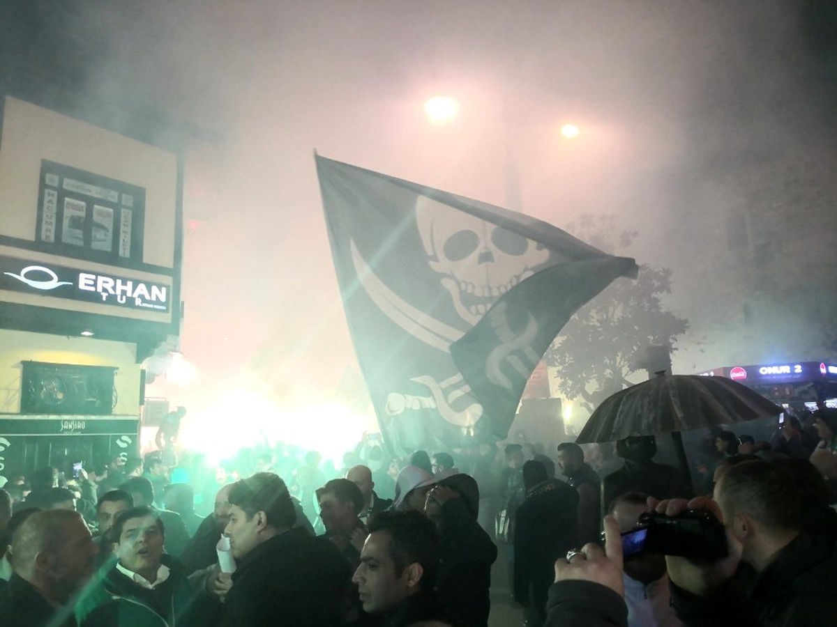Bursaspor taraftarından görkemli yürüyüş
