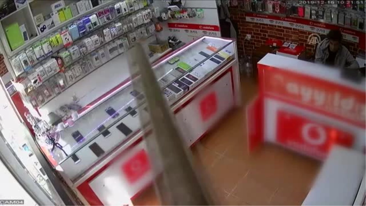 Cep telefonu hırsızlığı güvenlik kamerasında