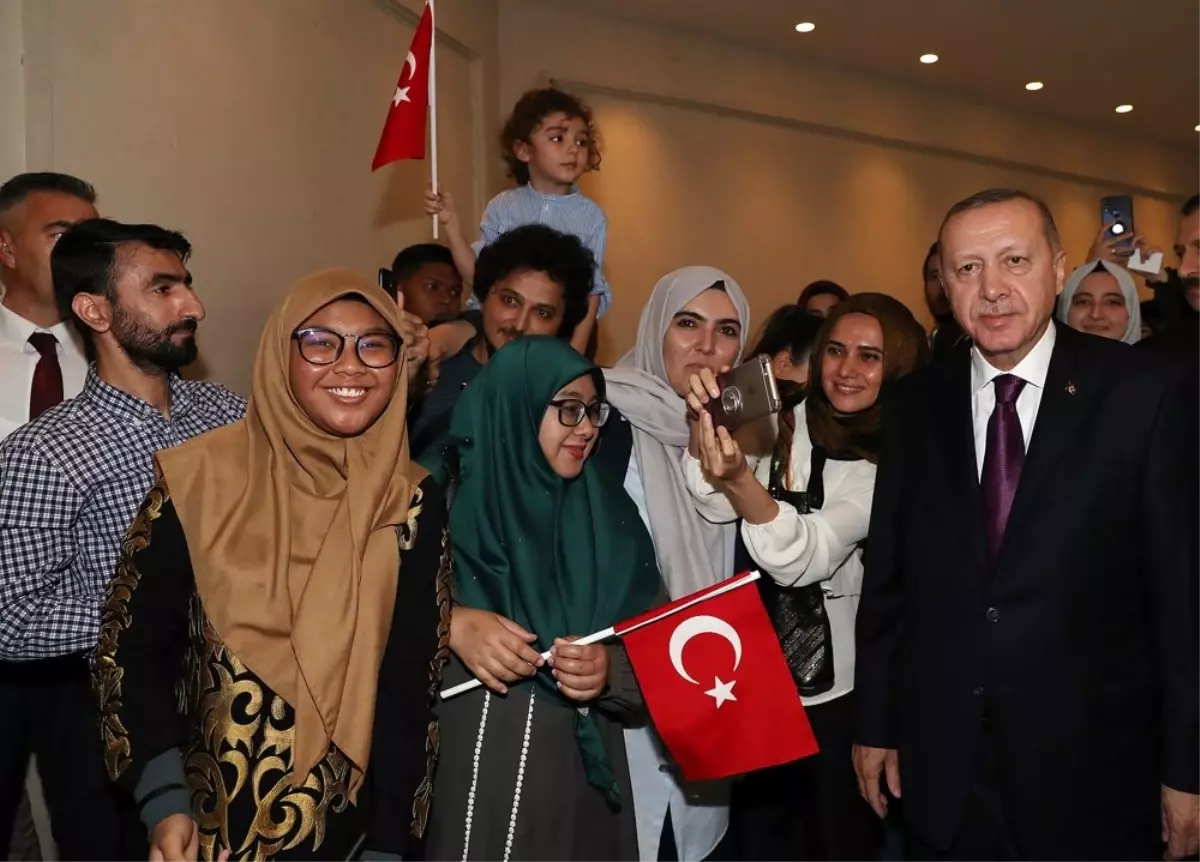 Cumhurbaşkanı Erdoğan\'a Malezya\'da coşkulu karşılama