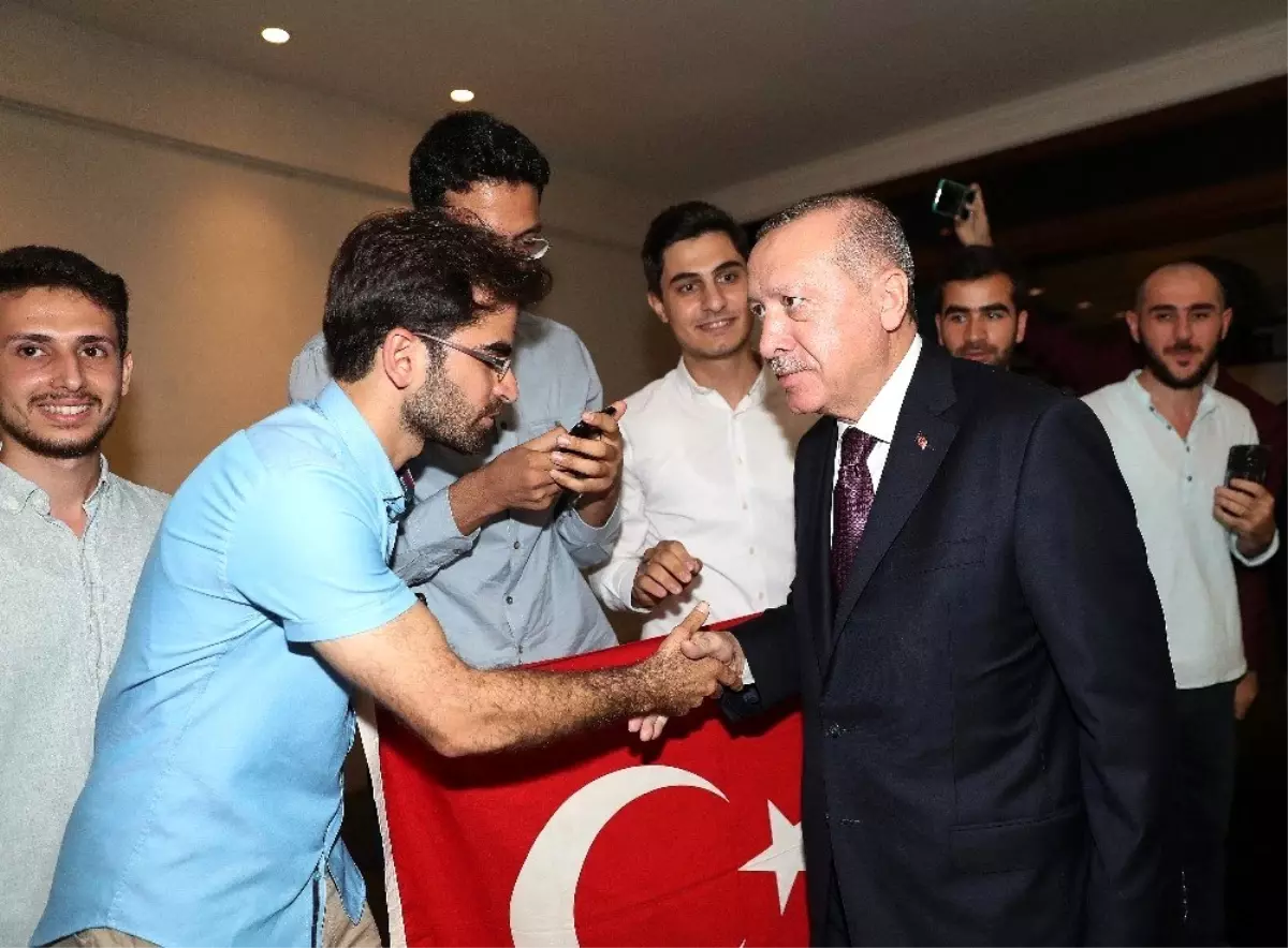 Cumhurbaşkanı Erdoğan\'a Malezya\'da coşkulu karşılama