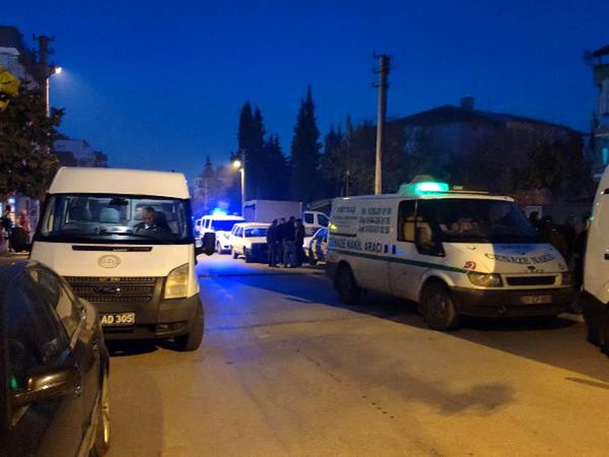 Denizli\'de 1 çocuk annesi kendisini iple astı