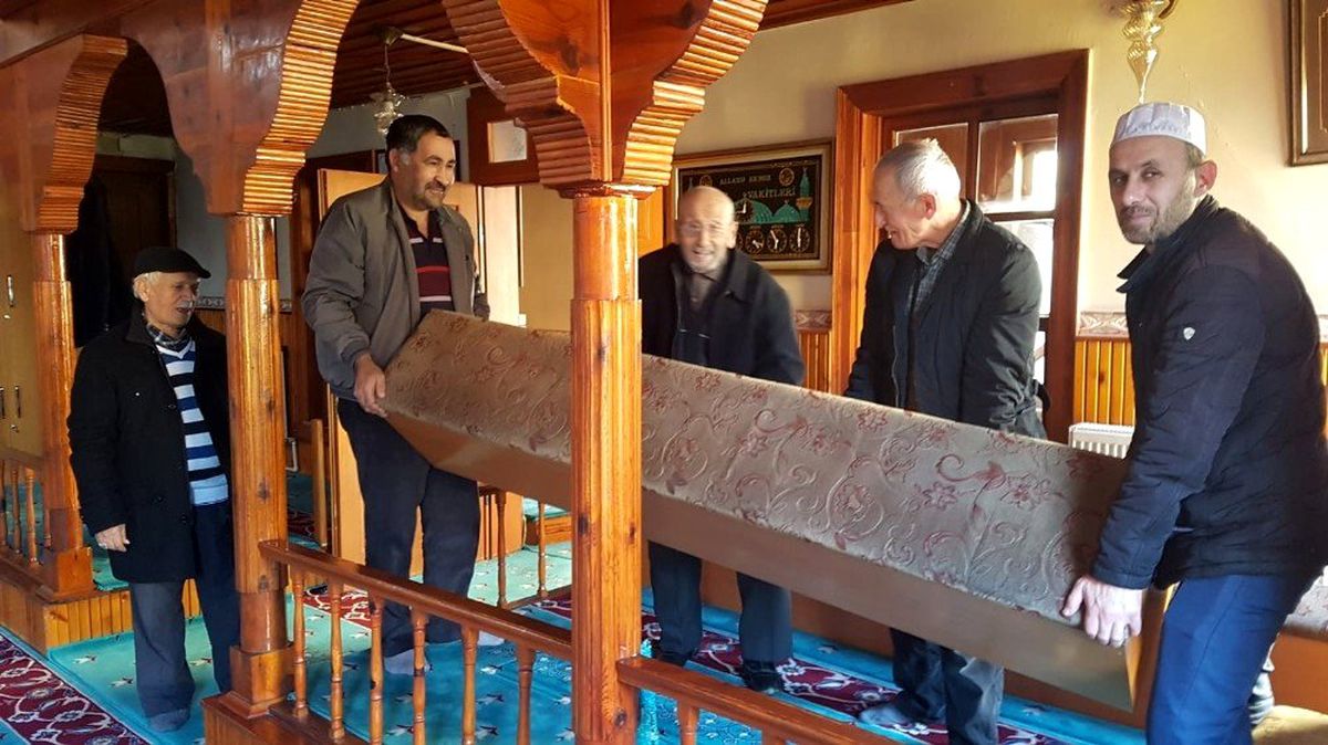 Devrek\'teki camilerde oturaklar kaldırılmaya başlandı