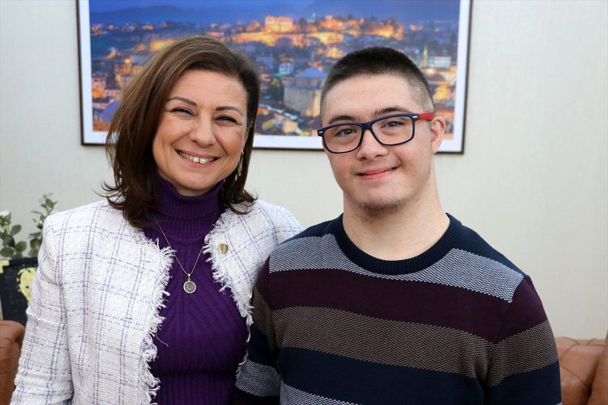 Down sendromlu Emre\'nin hayalini Başkan Köse gerçekleştirdi