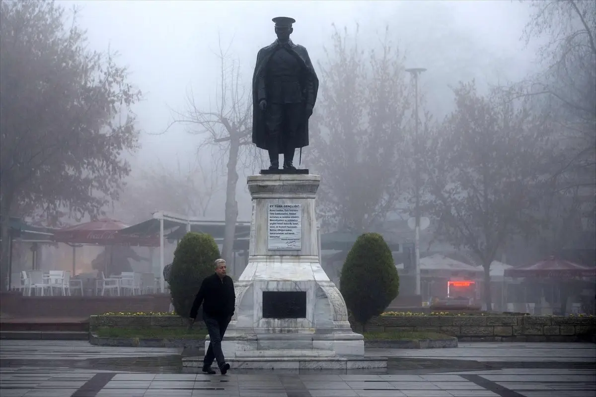 Edirne\'de sis nedeniyle görüş mesafesi 30 metreye kadar düştü