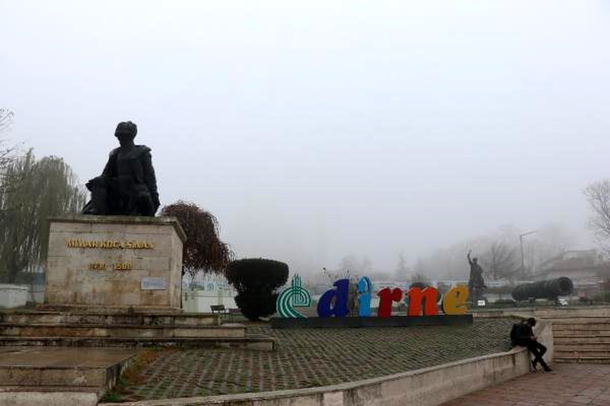 Edirne\'de yoğun sis sürüyor